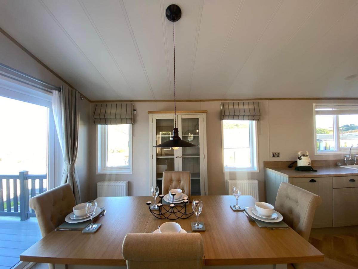 Daphne'S Lodge Mawgan Porth Exteriör bild